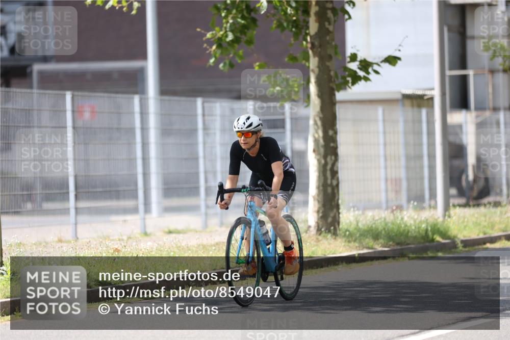 10.08.2025 - GEWOBA Citytriathlon Bremen Yannick Fuchs http://msf.ph/oto/8549047 10.08.2025 13:19:48 Radfahren 978 meine-sportfotos.de