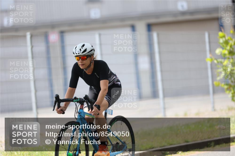 10.08.2025 - GEWOBA Citytriathlon Bremen Yannick Fuchs http://msf.ph/oto/8549050 10.08.2025 13:19:49 Radfahren 944, 978 meine-sportfotos.de
