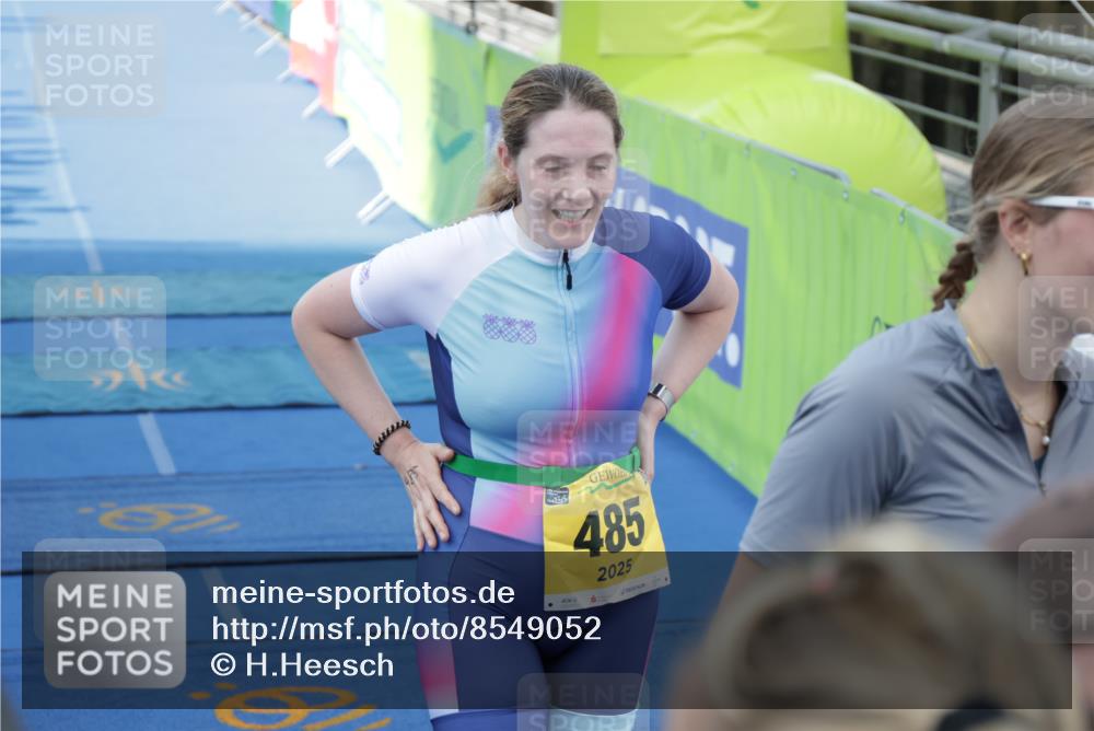10.08.2025 - GEWOBA Citytriathlon Bremen H.Heesch http://msf.ph/oto/8549052 10.08.2025 11:36:08 Ziel 109, 373, 485 meine-sportfotos.de