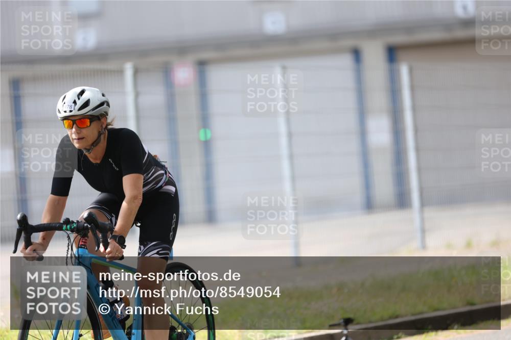 10.08.2025 - GEWOBA Citytriathlon Bremen Yannick Fuchs http://msf.ph/oto/8549054 10.08.2025 13:19:49 Radfahren 944, 978 meine-sportfotos.de