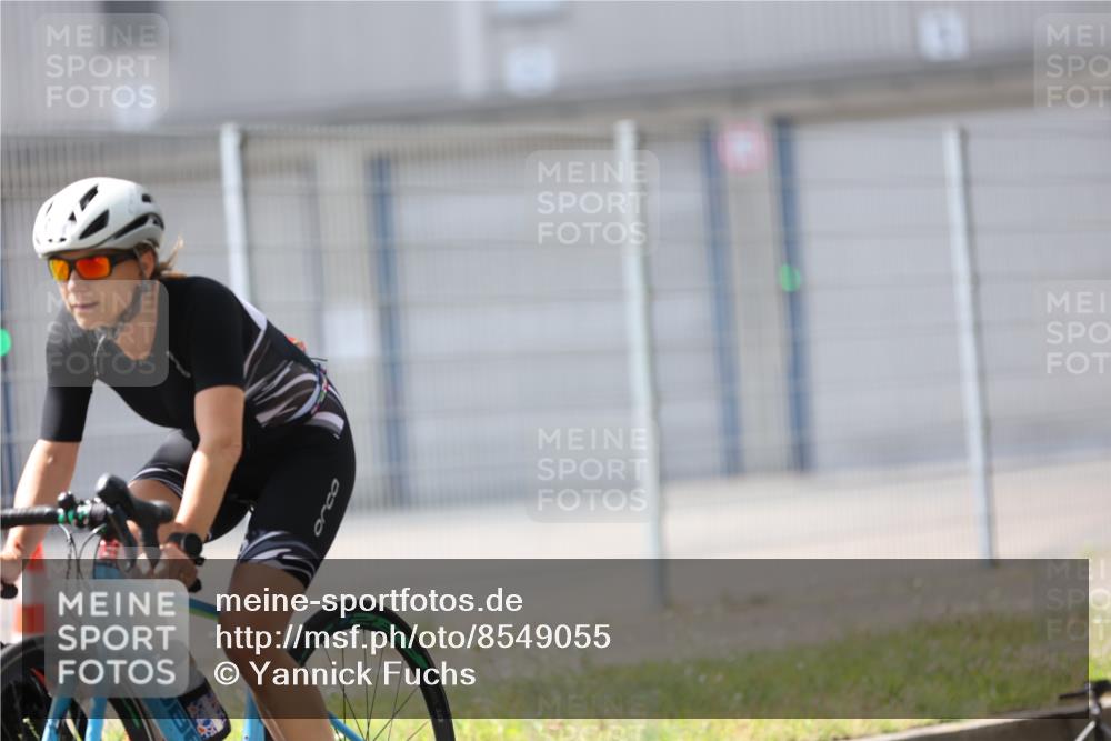 10.08.2025 - GEWOBA Citytriathlon Bremen Yannick Fuchs http://msf.ph/oto/8549055 10.08.2025 13:19:49 Radfahren 944, 978 meine-sportfotos.de