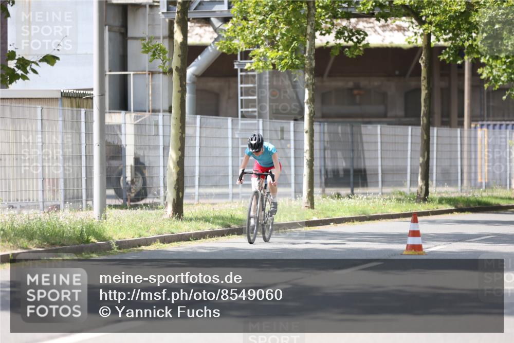 10.08.2025 - GEWOBA Citytriathlon Bremen Yannick Fuchs http://msf.ph/oto/8549060 10.08.2025 13:20:10 Radfahren 944, 949 meine-sportfotos.de