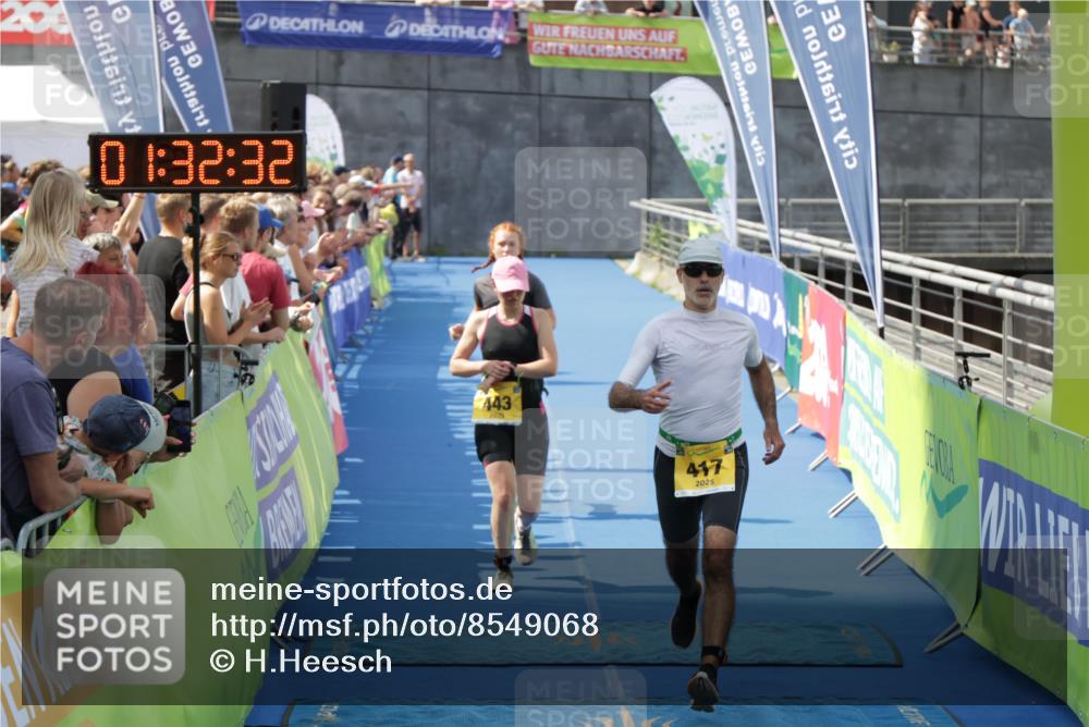 10.08.2025 - GEWOBA Citytriathlon Bremen H.Heesch http://msf.ph/oto/8549068 10.08.2025 11:36:13 Ziel 418, 443, 452, 485 meine-sportfotos.de