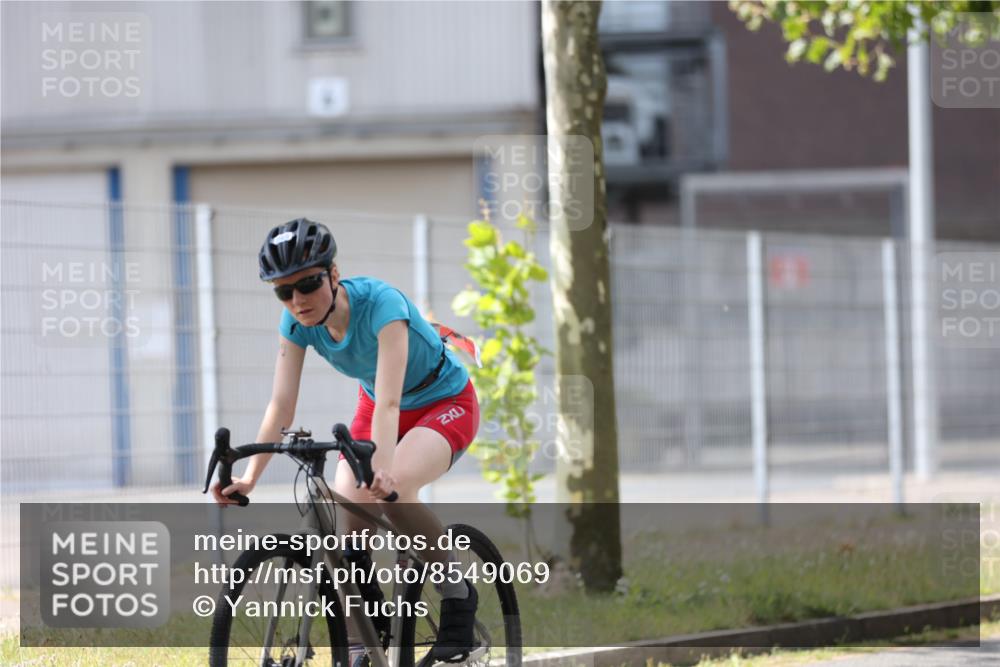 10.08.2025 - GEWOBA Citytriathlon Bremen Yannick Fuchs http://msf.ph/oto/8549069 10.08.2025 13:20:13 Radfahren 848, 944, 949 meine-sportfotos.de