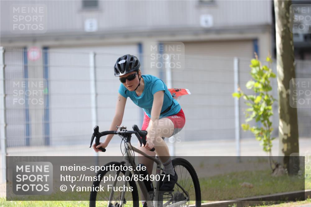 10.08.2025 - GEWOBA Citytriathlon Bremen Yannick Fuchs http://msf.ph/oto/8549071 10.08.2025 13:20:13 Radfahren 848, 944, 949 meine-sportfotos.de
