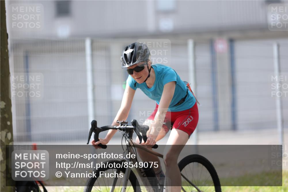 10.08.2025 - GEWOBA Citytriathlon Bremen Yannick Fuchs http://msf.ph/oto/8549075 10.08.2025 13:20:13 Radfahren 848, 944, 949 meine-sportfotos.de