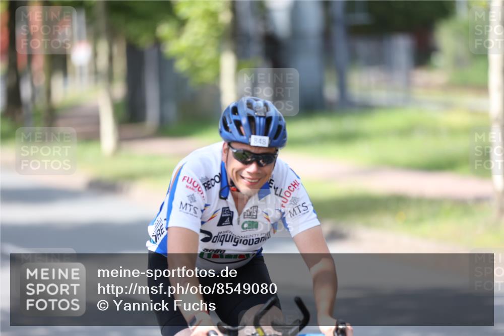 10.08.2025 - GEWOBA Citytriathlon Bremen Yannick Fuchs http://msf.ph/oto/8549080 10.08.2025 13:20:28 Radfahren 842, 848, 926, 964 meine-sportfotos.de