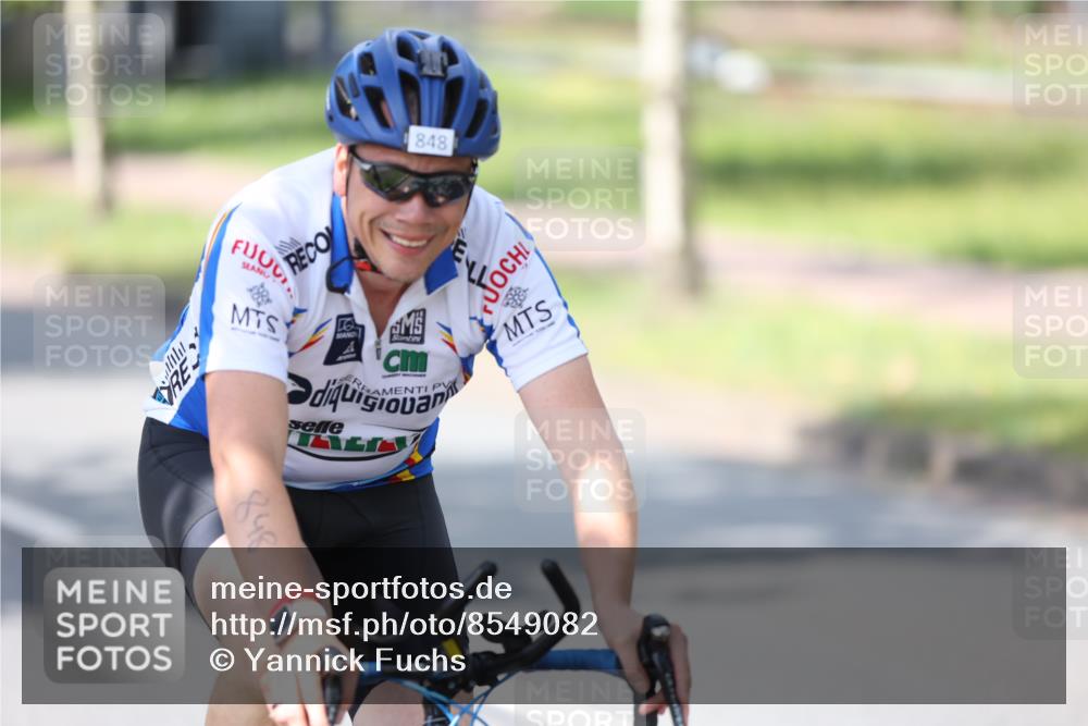 10.08.2025 - GEWOBA Citytriathlon Bremen Yannick Fuchs http://msf.ph/oto/8549082 10.08.2025 13:20:28 Radfahren 842, 848, 926, 964 meine-sportfotos.de