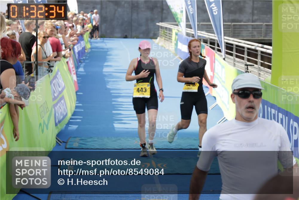 10.08.2025 - GEWOBA Citytriathlon Bremen H.Heesch http://msf.ph/oto/8549084 10.08.2025 11:36:15 Ziel 418, 443, 452 meine-sportfotos.de