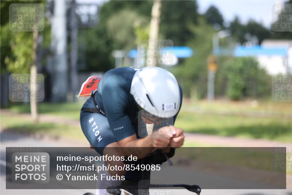 10.08.2025 - GEWOBA Citytriathlon Bremen Yannick Fuchs http://msf.ph/oto/8549085 10.08.2025 12:16:09 Radfahren 654, 686, 707, 824, 891, 1022 meine-sportfotos.de