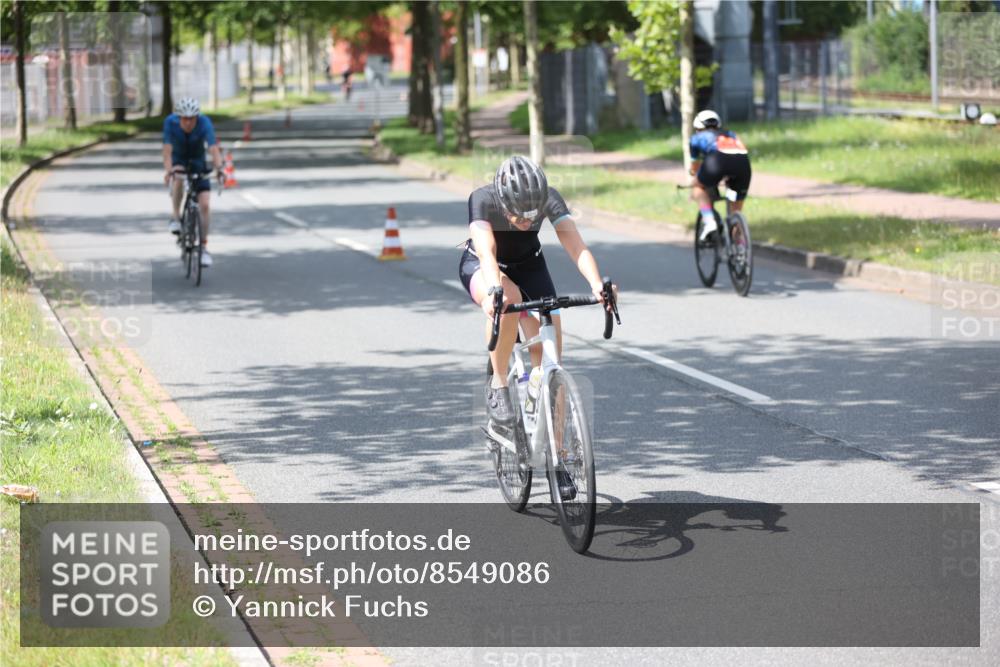 10.08.2025 - GEWOBA Citytriathlon Bremen Yannick Fuchs http://msf.ph/oto/8549086 10.08.2025 13:20:37 Radfahren 842, 862, 926, 964 meine-sportfotos.de