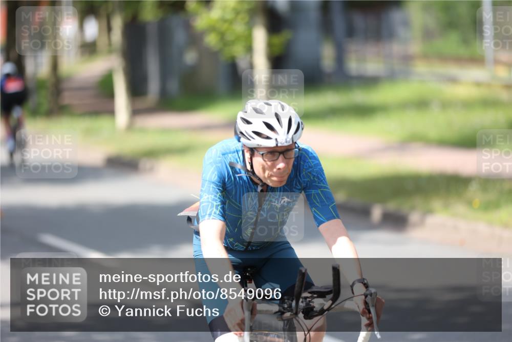10.08.2025 - GEWOBA Citytriathlon Bremen Yannick Fuchs http://msf.ph/oto/8549096 10.08.2025 13:20:38 Radfahren 842, 862, 926, 964 meine-sportfotos.de