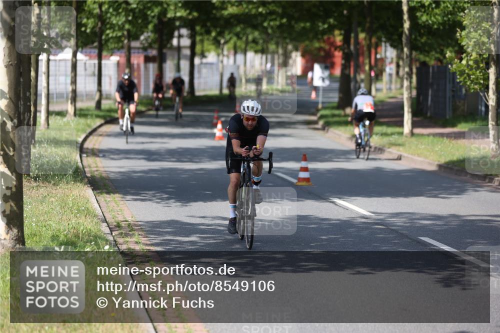 10.08.2025 - GEWOBA Citytriathlon Bremen Yannick Fuchs http://msf.ph/oto/8549106 10.08.2025 12:16:33 Radfahren 567, 742, 768, 783, 820, 843, 902 meine-sportfotos.de