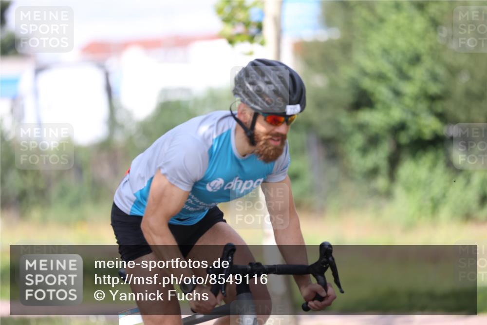 10.08.2025 - GEWOBA Citytriathlon Bremen Yannick Fuchs http://msf.ph/oto/8549116 10.08.2025 13:20:57 Radfahren 581, 785, 862, 953, 1023 meine-sportfotos.de