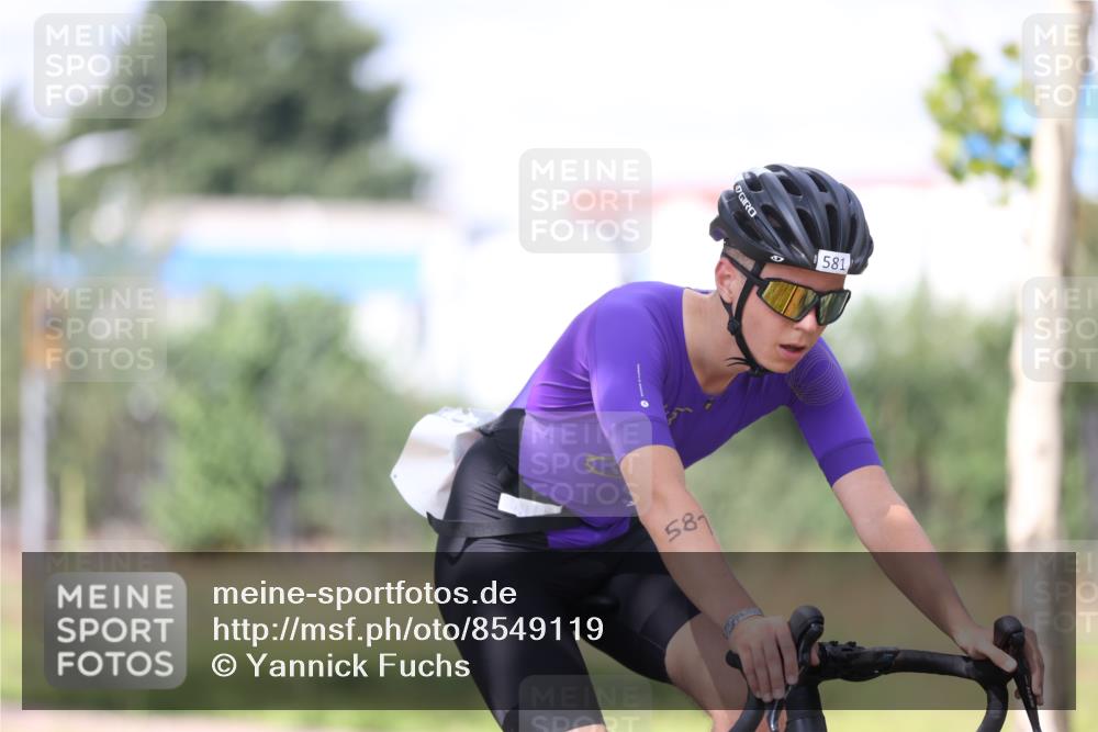 10.08.2025 - GEWOBA Citytriathlon Bremen Yannick Fuchs http://msf.ph/oto/8549119 10.08.2025 13:21:05 Radfahren 581, 785, 953, 1023 meine-sportfotos.de