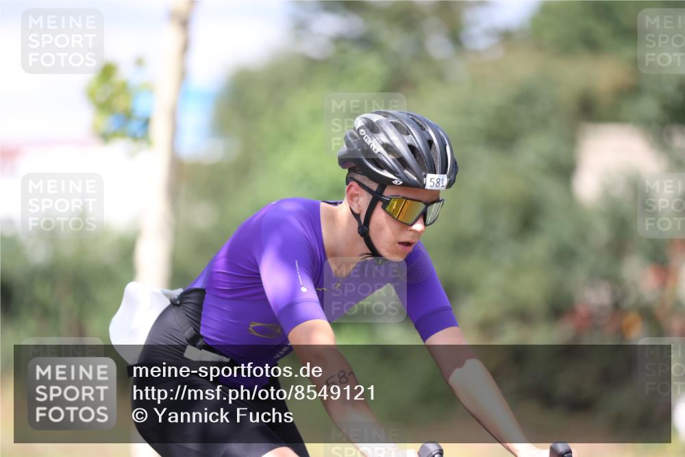 10.08.2025 - GEWOBA Citytriathlon Bremen Yannick Fuchs http://msf.ph/oto/8549121 10.08.2025 13:21:05 Radfahren 581, 785, 953, 1023 meine-sportfotos.de