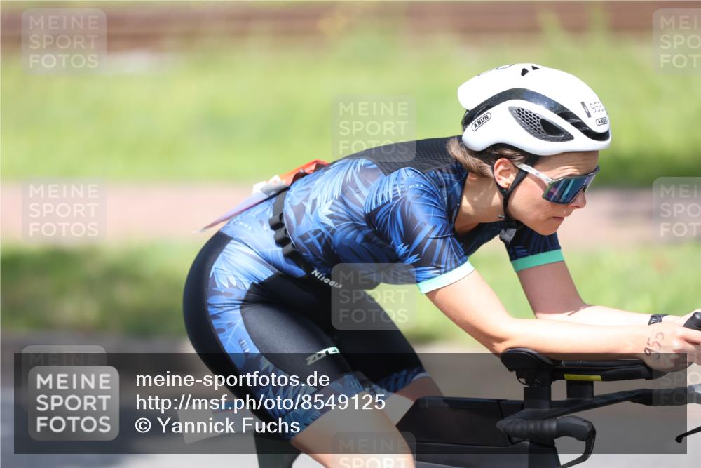 10.08.2025 - GEWOBA Citytriathlon Bremen Yannick Fuchs http://msf.ph/oto/8549125 10.08.2025 13:21:32 Radfahren 652, 955, 1001 meine-sportfotos.de