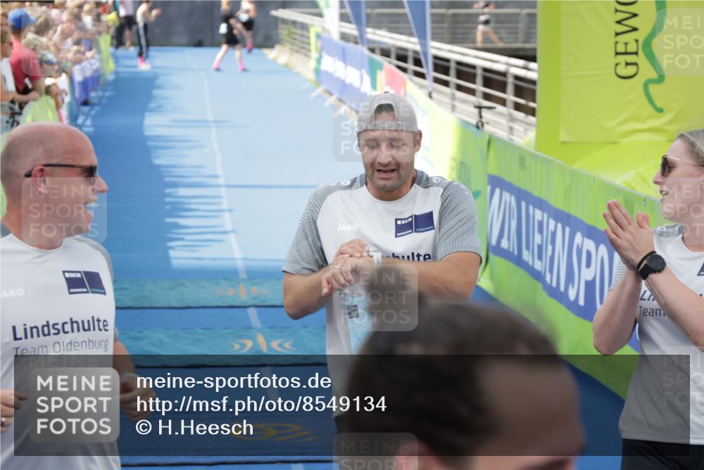 10.08.2025 - GEWOBA Citytriathlon Bremen H.Heesch http://msf.ph/oto/8549134 10.08.2025 11:36:45 Ziel 37, 219 meine-sportfotos.de