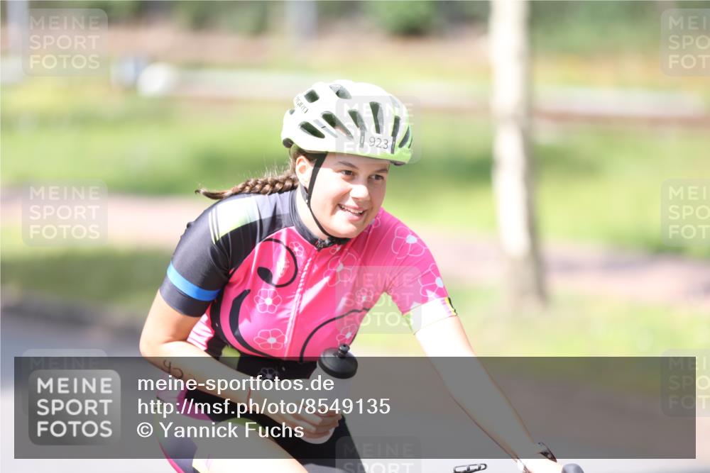 10.08.2025 - GEWOBA Citytriathlon Bremen Yannick Fuchs http://msf.ph/oto/8549135 10.08.2025 13:22:09 Radfahren 663, 676, 923 meine-sportfotos.de