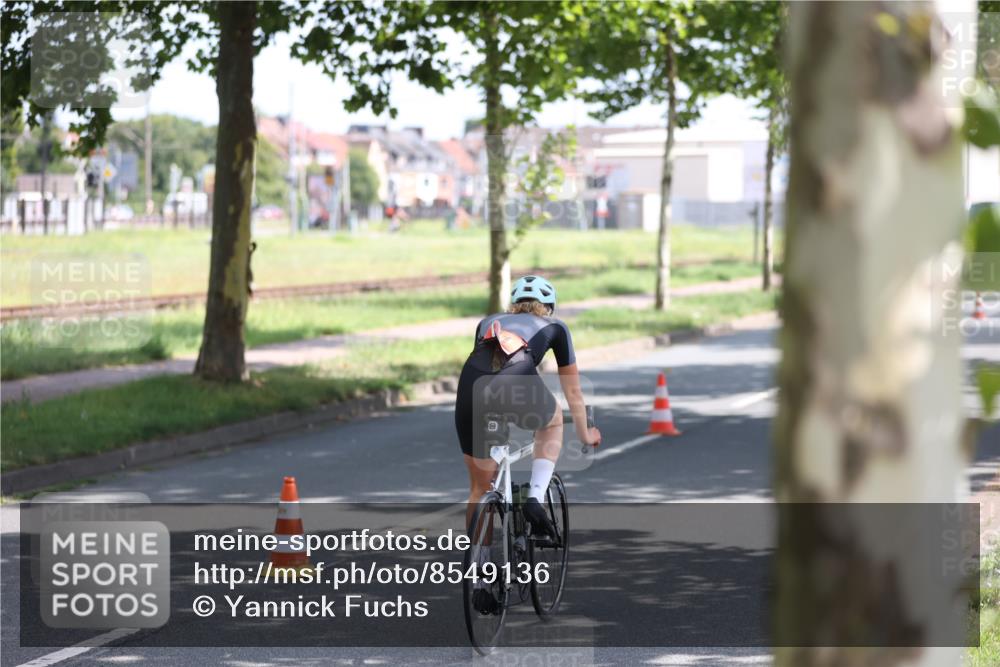 10.08.2025 - GEWOBA Citytriathlon Bremen Yannick Fuchs http://msf.ph/oto/8549136 10.08.2025 13:22:33 Radfahren 829, 911 meine-sportfotos.de