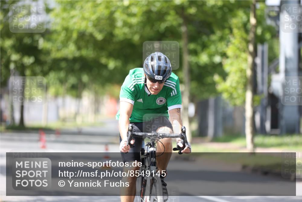 10.08.2025 - GEWOBA Citytriathlon Bremen Yannick Fuchs http://msf.ph/oto/8549145 10.08.2025 13:22:43 Radfahren 829 meine-sportfotos.de