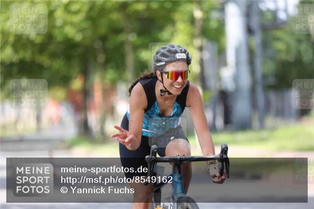 10.08.2025 - GEWOBA Citytriathlon Bremen Yannick Fuchs http://msf.ph/oto/8549162 10.08.2025 13:23:07 Radfahren 925, 946, 963 meine-sportfotos.de