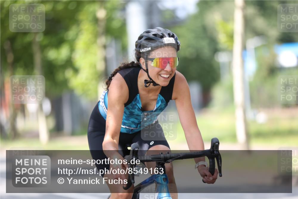 10.08.2025 - GEWOBA Citytriathlon Bremen Yannick Fuchs http://msf.ph/oto/8549163 10.08.2025 13:23:08 Radfahren 908, 925, 946, 963 meine-sportfotos.de