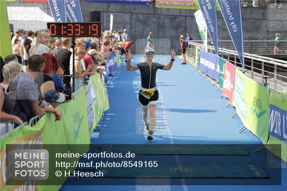 10.08.2025 - GEWOBA Citytriathlon Bremen H.Heesch http://msf.ph/oto/8549165 10.08.2025 11:37:01 Ziel 99, 504 meine-sportfotos.de