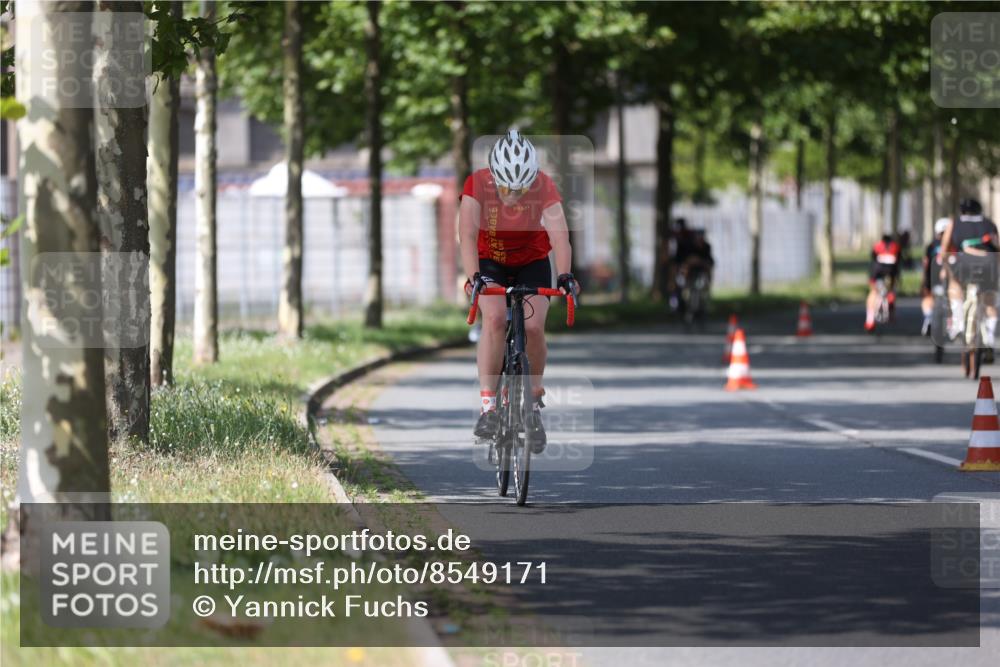 10.08.2025 - GEWOBA Citytriathlon Bremen Yannick Fuchs http://msf.ph/oto/8549171 10.08.2025 12:17:45 Radfahren 560, 566, 741, 765, 766, 933, 1025 meine-sportfotos.de