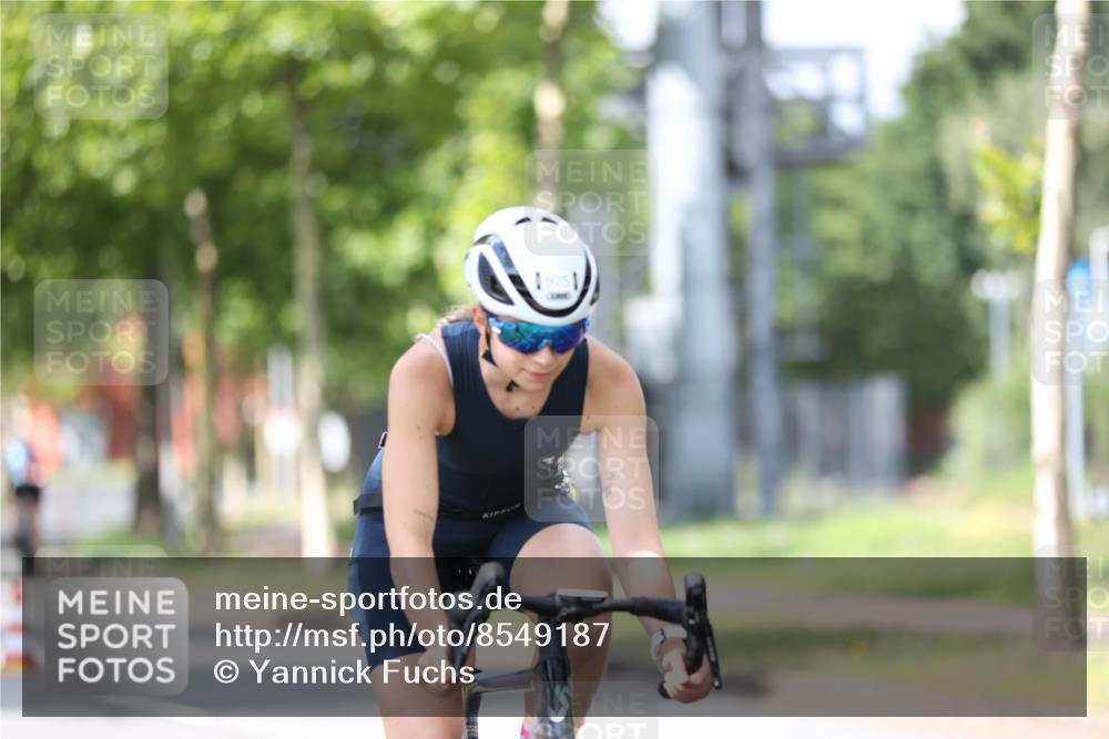 10.08.2025 - GEWOBA Citytriathlon Bremen Yannick Fuchs http://msf.ph/oto/8549187 10.08.2025 13:23:22 Radfahren 908, 925, 939, 945, 946, 954 meine-sportfotos.de