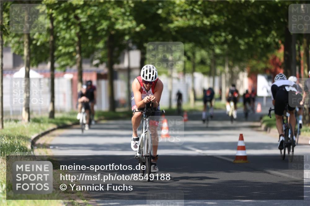 10.08.2025 - GEWOBA Citytriathlon Bremen Yannick Fuchs http://msf.ph/oto/8549188 10.08.2025 12:17:48 Radfahren 560, 566, 741, 765, 766, 933, 1025 meine-sportfotos.de