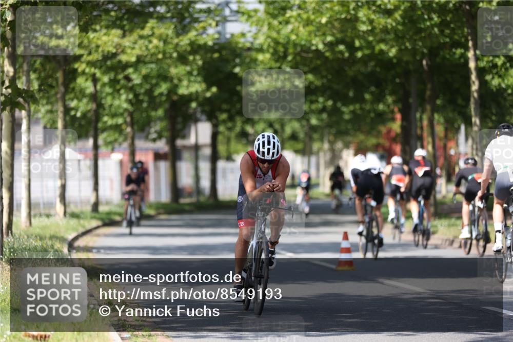 10.08.2025 - GEWOBA Citytriathlon Bremen Yannick Fuchs http://msf.ph/oto/8549193 10.08.2025 12:17:48 Radfahren 560, 566, 741, 765, 766, 933, 1025 meine-sportfotos.de