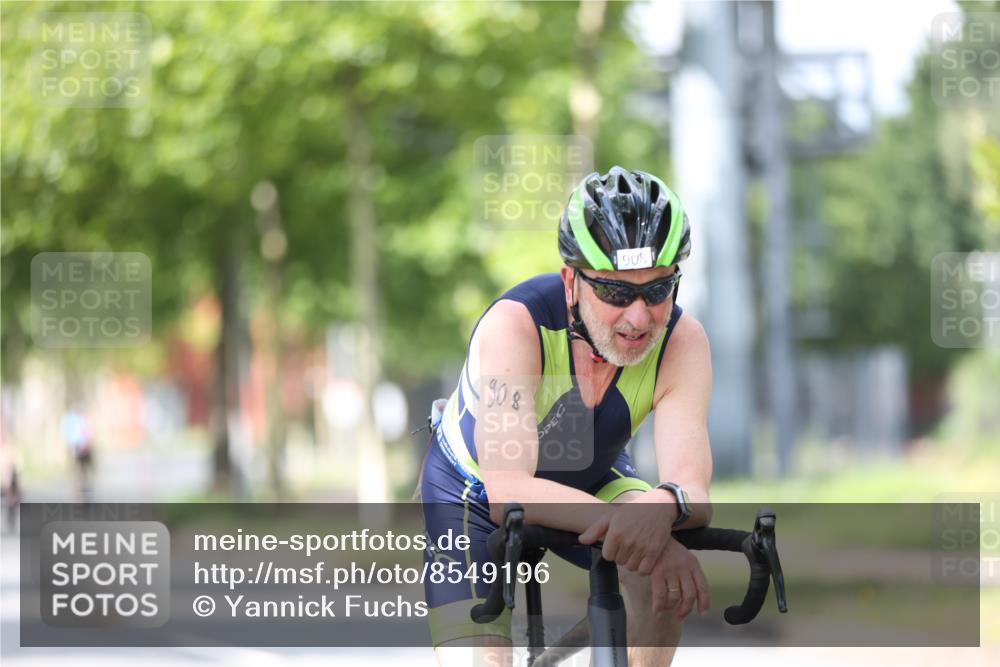 10.08.2025 - GEWOBA Citytriathlon Bremen Yannick Fuchs http://msf.ph/oto/8549196 10.08.2025 13:23:24 Radfahren 908, 925, 939, 945, 946, 954 meine-sportfotos.de