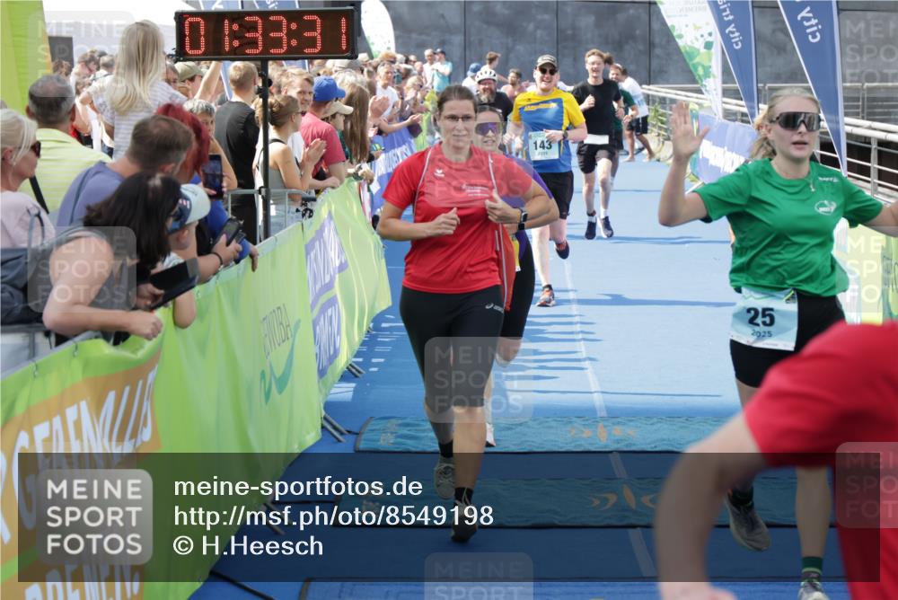 10.08.2025 - GEWOBA Citytriathlon Bremen H.Heesch http://msf.ph/oto/8549198 10.08.2025 11:37:13 Ziel 25, 41, 143, 209, 461 meine-sportfotos.de