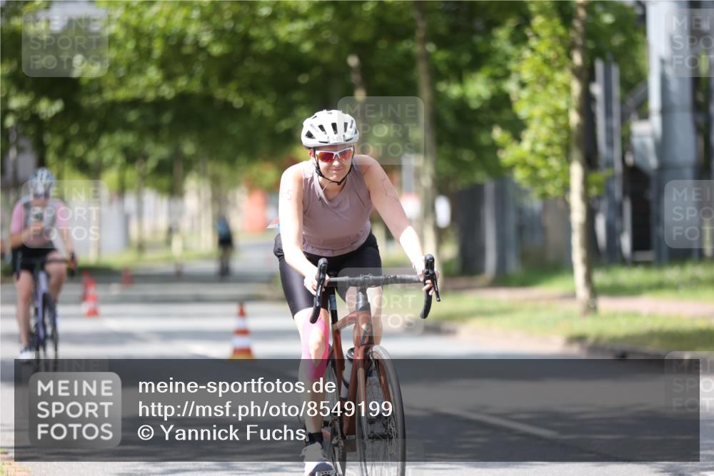 10.08.2025 - GEWOBA Citytriathlon Bremen Yannick Fuchs http://msf.ph/oto/8549199 10.08.2025 13:23:24 Radfahren 908, 925, 939, 945, 946, 954 meine-sportfotos.de