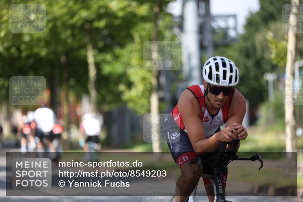 10.08.2025 - GEWOBA Citytriathlon Bremen Yannick Fuchs http://msf.ph/oto/8549203 10.08.2025 12:17:49 Radfahren 560, 566, 741, 765, 766, 933, 1025 meine-sportfotos.de