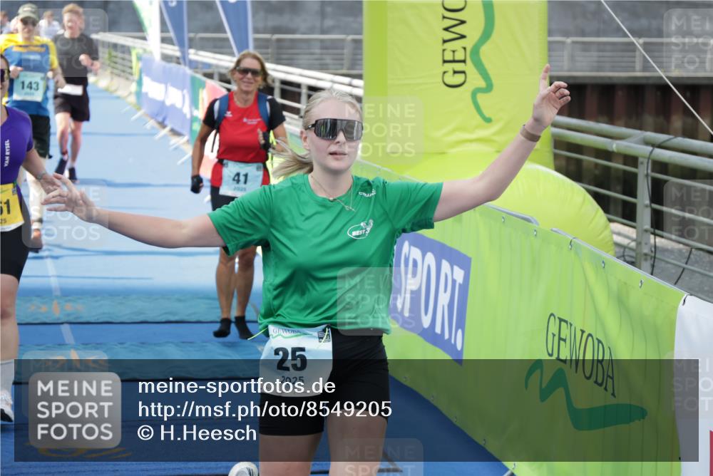 10.08.2025 - GEWOBA Citytriathlon Bremen H.Heesch http://msf.ph/oto/8549205 10.08.2025 11:37:14 Ziel 25, 41, 143, 173, 209, 461 meine-sportfotos.de