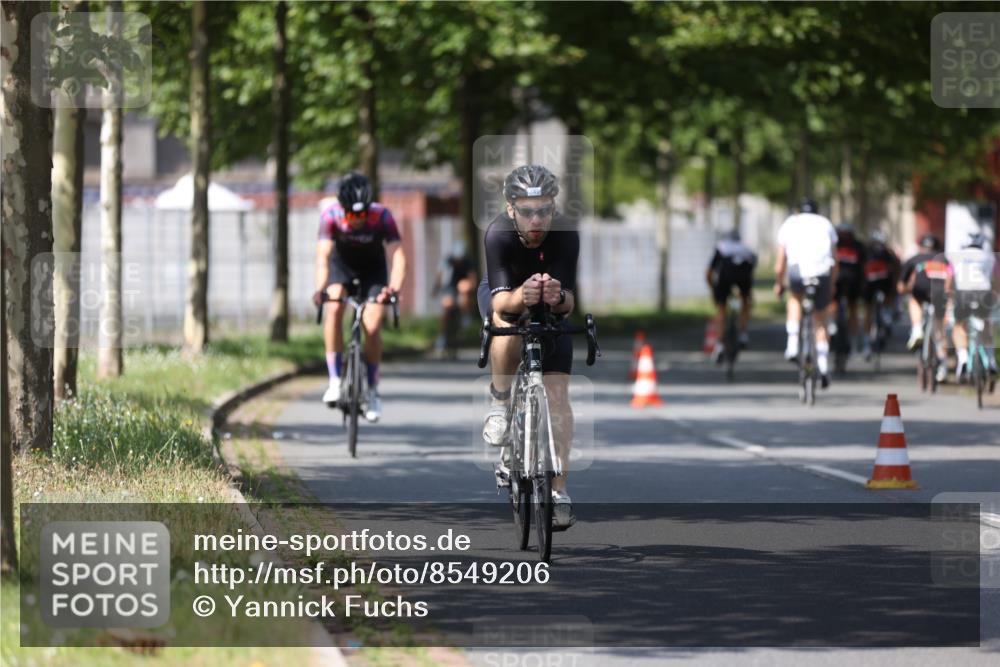 10.08.2025 - GEWOBA Citytriathlon Bremen Yannick Fuchs http://msf.ph/oto/8549206 10.08.2025 12:17:51 Radfahren 560, 566, 741, 765, 867, 933, 1025 meine-sportfotos.de