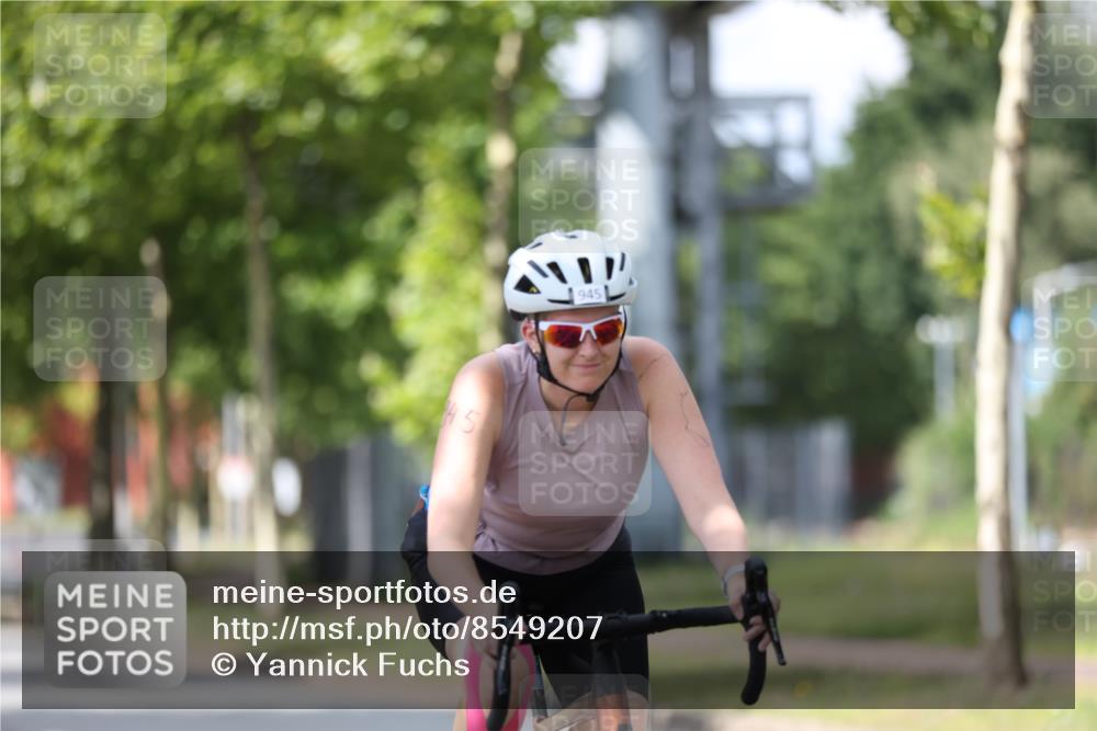 10.08.2025 - GEWOBA Citytriathlon Bremen Yannick Fuchs http://msf.ph/oto/8549207 10.08.2025 13:23:25 Radfahren 908, 925, 939, 945, 946, 954 meine-sportfotos.de