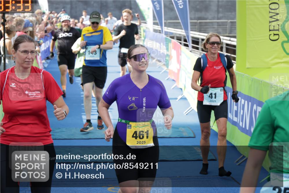 10.08.2025 - GEWOBA Citytriathlon Bremen H.Heesch http://msf.ph/oto/8549211 10.08.2025 11:37:15 Ziel 25, 29, 41, 143, 173, 209, 461 meine-sportfotos.de