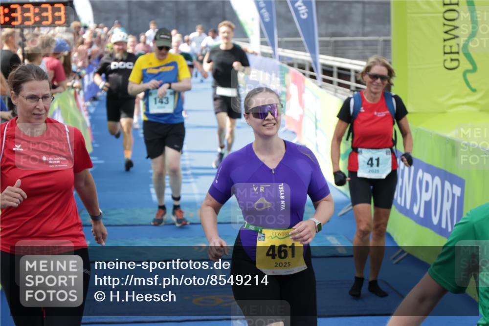 10.08.2025 - GEWOBA Citytriathlon Bremen H.Heesch http://msf.ph/oto/8549214 10.08.2025 11:37:15 Ziel 25, 29, 41, 143, 173, 209, 461 meine-sportfotos.de