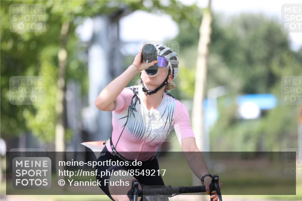 10.08.2025 - GEWOBA Citytriathlon Bremen Yannick Fuchs http://msf.ph/oto/8549217 10.08.2025 13:23:27 Radfahren 908, 925, 939, 945, 946, 954 meine-sportfotos.de