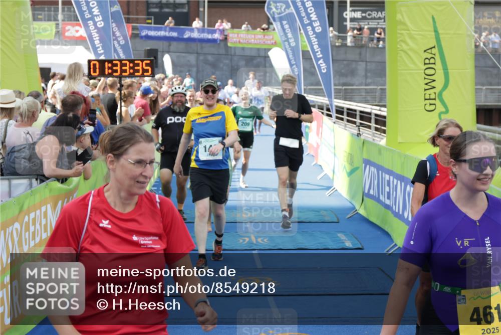 10.08.2025 - GEWOBA Citytriathlon Bremen H.Heesch http://msf.ph/oto/8549218 10.08.2025 11:37:17 Ziel 25, 29, 41, 143, 173, 203, 209, 461 meine-sportfotos.de