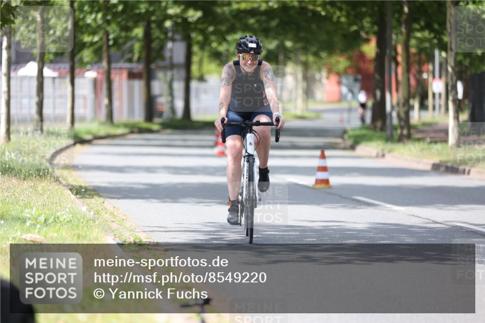 10.08.2025 - GEWOBA Citytriathlon Bremen Yannick Fuchs http://msf.ph/oto/8549220 10.08.2025 13:23:28 Radfahren 908, 925, 939, 945, 946, 954 meine-sportfotos.de