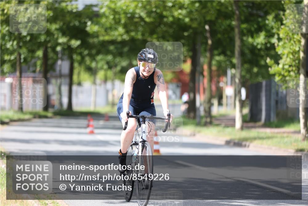 10.08.2025 - GEWOBA Citytriathlon Bremen Yannick Fuchs http://msf.ph/oto/8549226 10.08.2025 13:23:28 Radfahren 908, 925, 939, 945, 946, 954 meine-sportfotos.de
