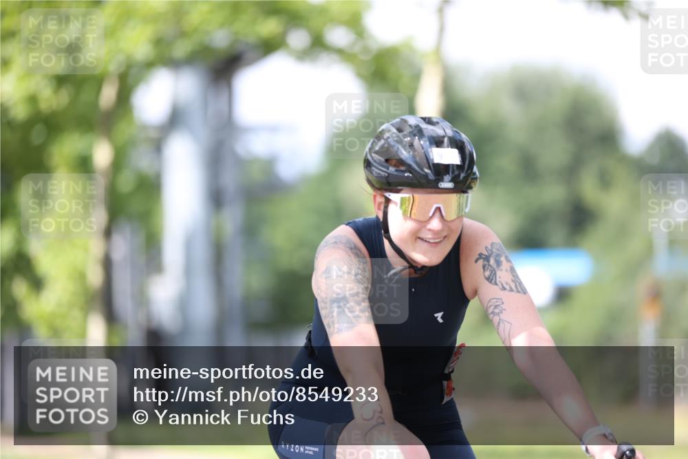 10.08.2025 - GEWOBA Citytriathlon Bremen Yannick Fuchs http://msf.ph/oto/8549233 10.08.2025 13:23:29 Radfahren 908, 925, 939, 945, 946, 954 meine-sportfotos.de