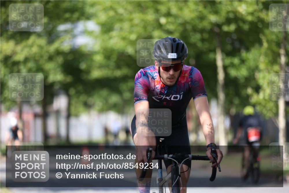 10.08.2025 - GEWOBA Citytriathlon Bremen Yannick Fuchs http://msf.ph/oto/8549234 10.08.2025 12:17:53 Radfahren 560, 566, 741, 765, 794, 867, 933, 1025 meine-sportfotos.de
