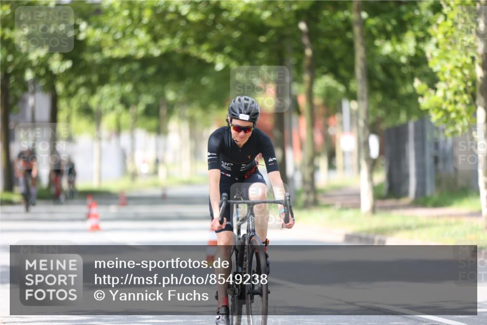 10.08.2025 - GEWOBA Citytriathlon Bremen Yannick Fuchs http://msf.ph/oto/8549238 10.08.2025 13:23:46 Radfahren 930, 965, 972 meine-sportfotos.de