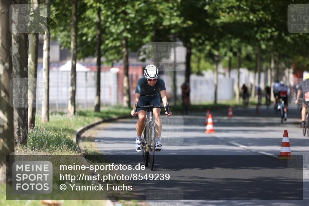 10.08.2025 - GEWOBA Citytriathlon Bremen Yannick Fuchs http://msf.ph/oto/8549239 10.08.2025 12:17:55 Radfahren 553, 560, 566, 741, 765, 794, 867, 933, 977, 1025 meine-sportfotos.de