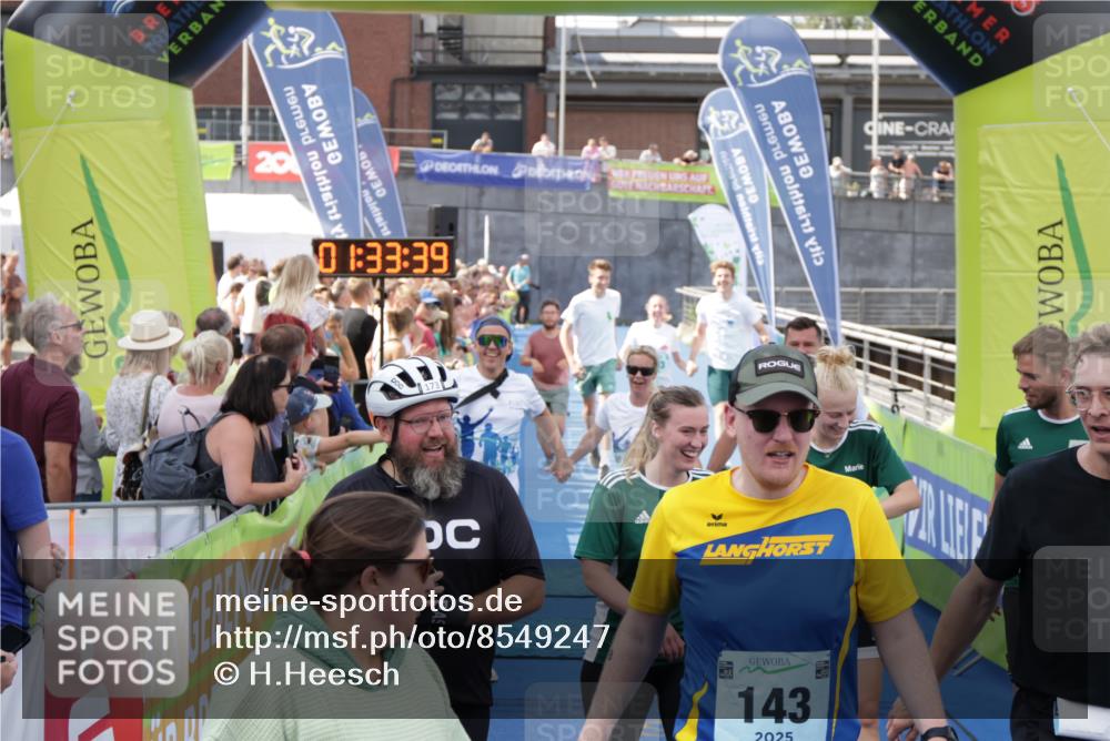 10.08.2025 - GEWOBA Citytriathlon Bremen H.Heesch http://msf.ph/oto/8549247 10.08.2025 11:37:21 Ziel 25, 29, 143, 173, 203, 209, 513 meine-sportfotos.de